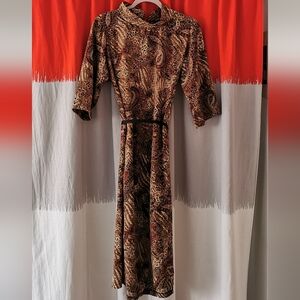 New Paisley custom made dress. Ptp:191/2". L:44"